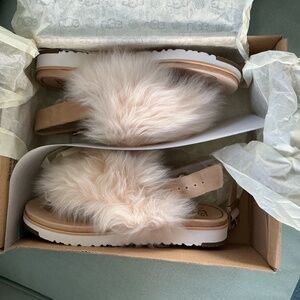 UGGS Holly Sheepskin Sandal Sz 7.5